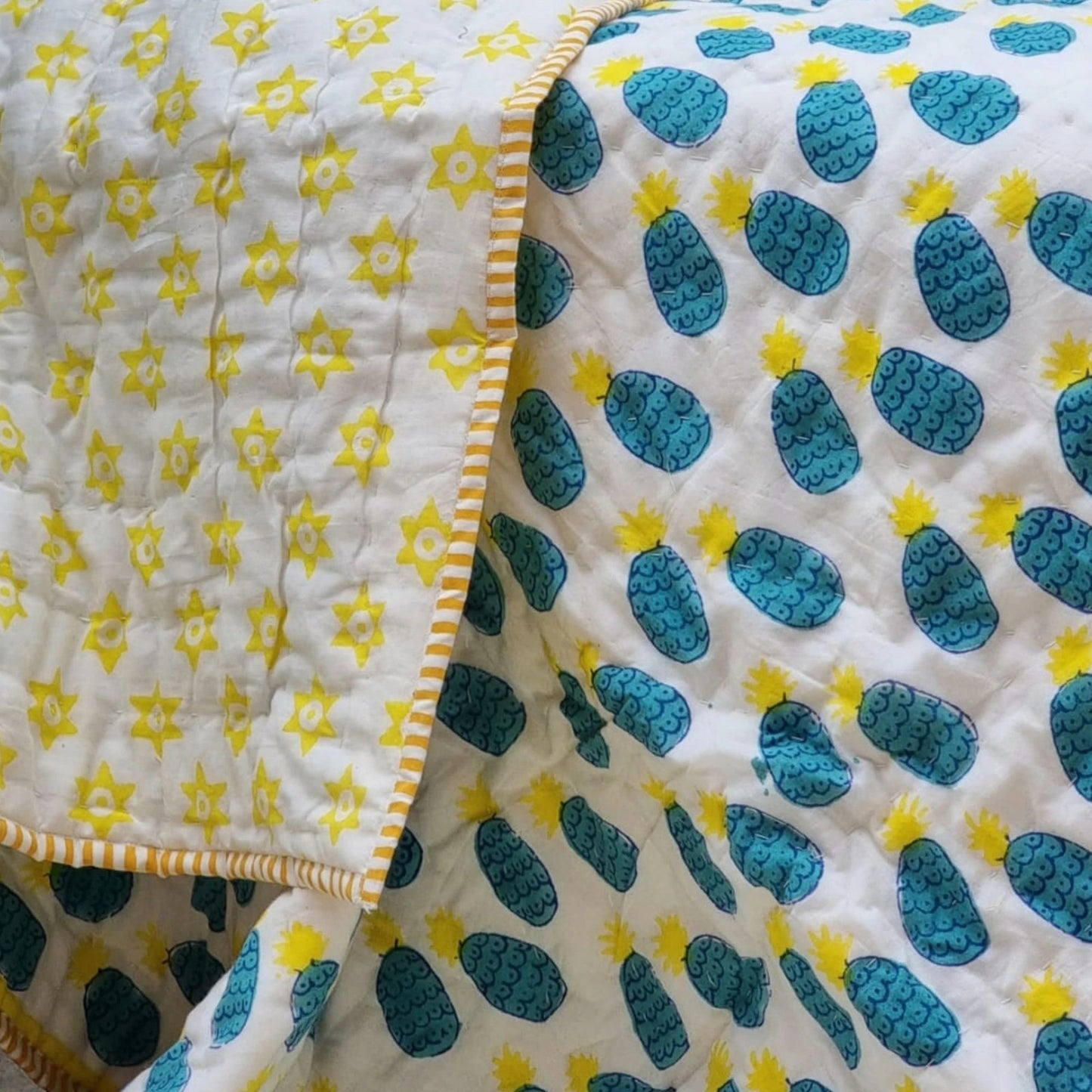 Blue Pineapple GOTS Certified Organic Cotton Reversible Baby Quilt (100×120cm)