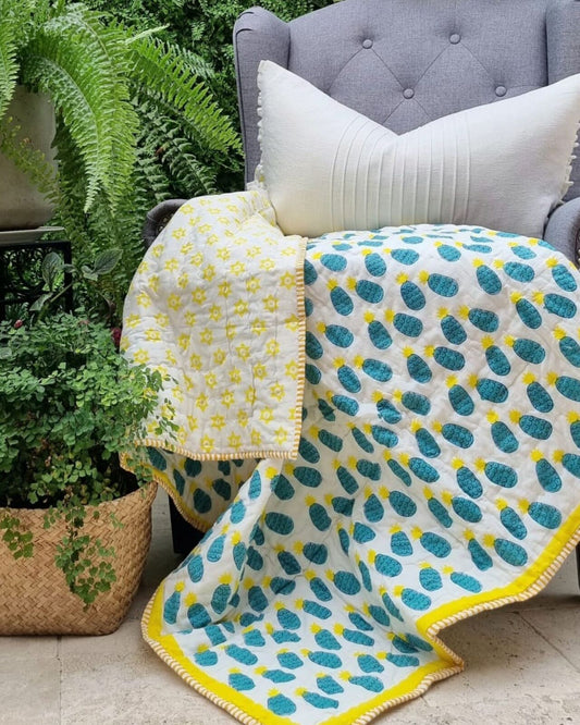 Blue Pineapple GOTS Certified Organic Cotton Reversible Baby Quilt (100×120cm)