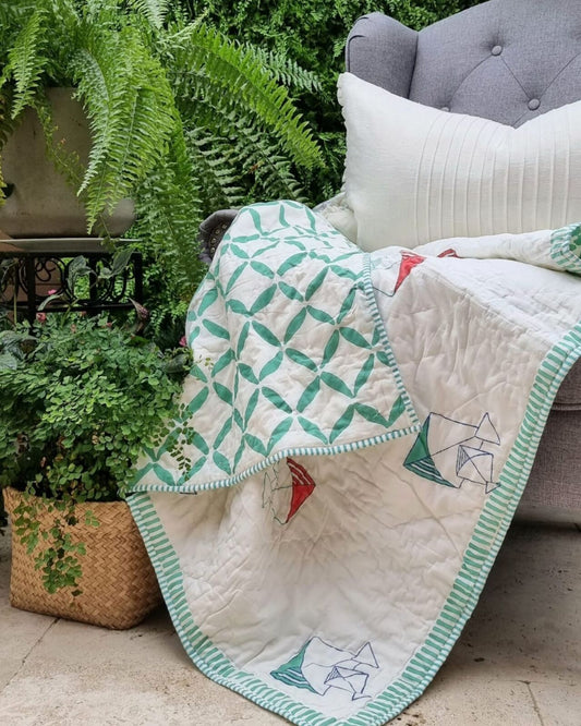 Pretty Kites GOTS Certified Organic Cotton Reversible Baby Quilt (100×120cm)